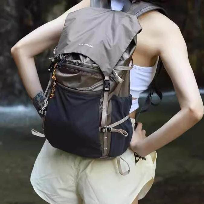 Outdoor Lightweight Hiking Backpack, Flip Cover Waterproof, Foldable and Large Capacity Travel Daypack for Women and Men