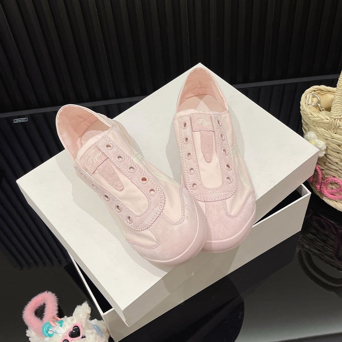 Two-wear soft-soled moral training shoes for women 2025 summer new one-legged Forrest Gump shoes, lazy shoes, light and comfortable casual sneakers