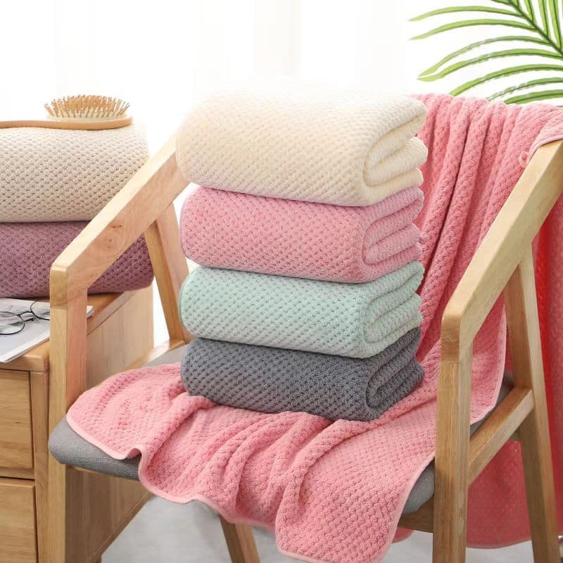 Coral fleece pineapple check bath towel, soft and absorbent beach towel, extra large and thick adult bath towel, hair towel