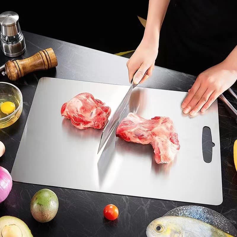 Le Pottaker pure titanium chopping board material does not leave stains, the hook is thickened, portable, can cut bones without hurting the knife, antibacterial and mildewproof