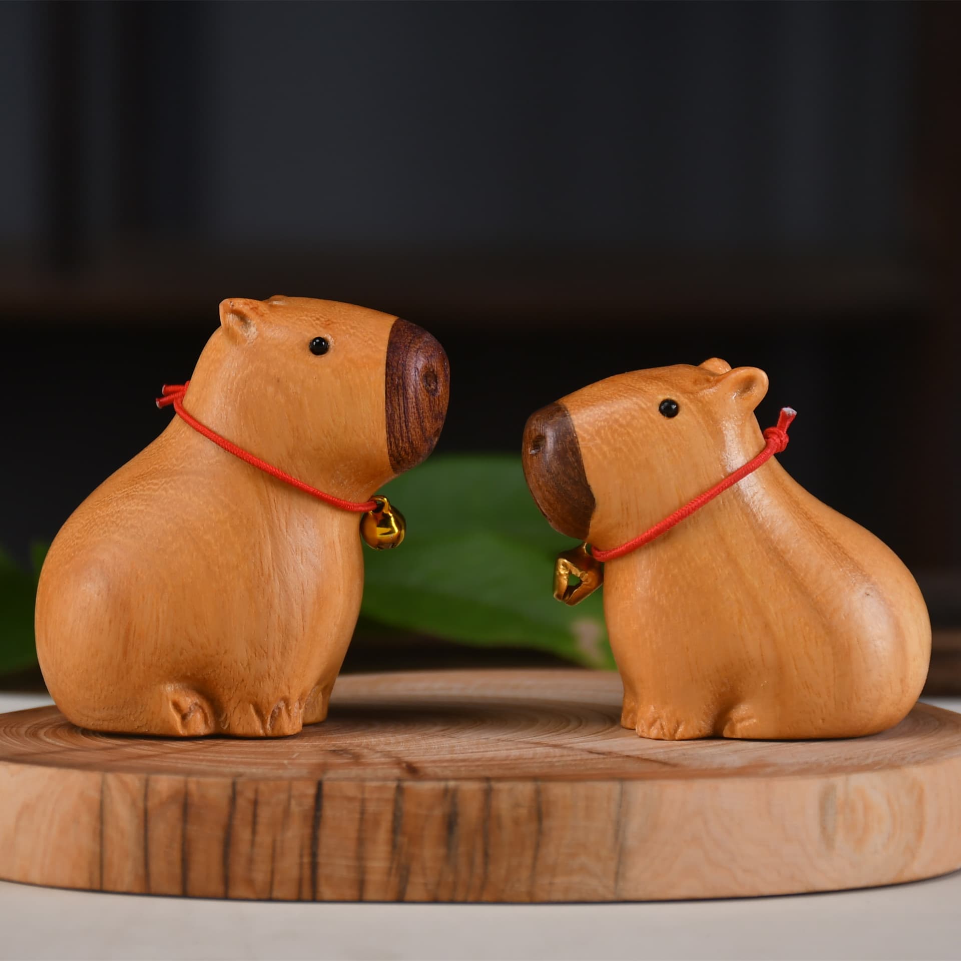 Golden Sandalwood Capibala Cute Tea Pet Handheld Ornament Creative Craft Car Accessories for Children Gifts Mirror