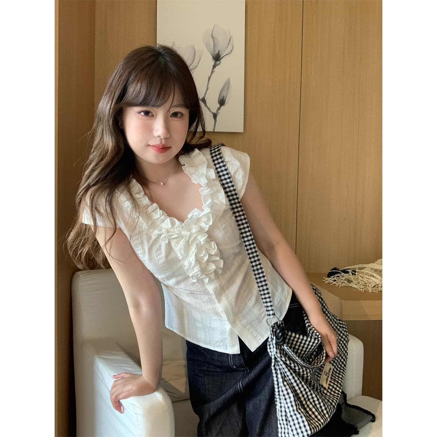 Original Jacquard! White Ruffle V-Neck Short Sleeve Blouse with Shoulder Seams, Summer Design, Niche Waist-Cinching Slimming Top