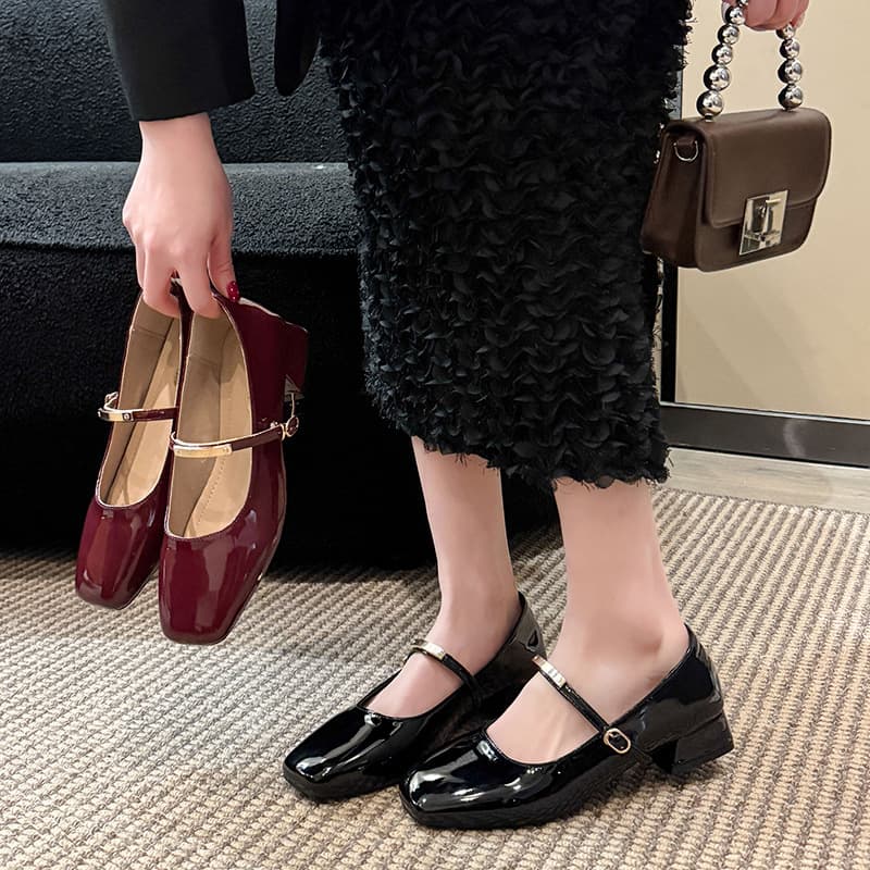 Burgundy Retro Patent Leather Single-Strap Mary Jane Shoes for Women, French Style, Chunky Low Heel, Square Toe, Suitable for Commuting