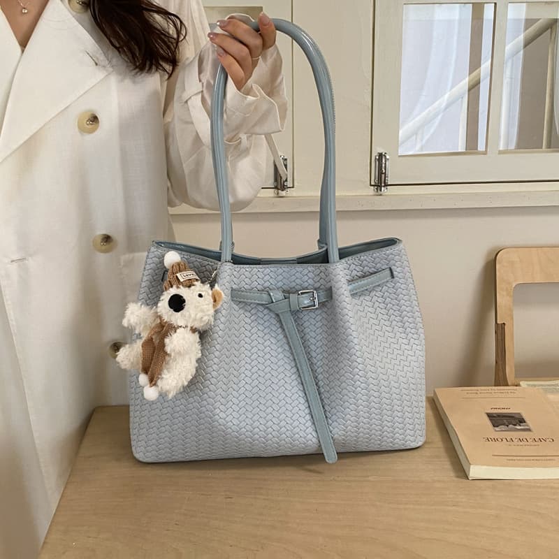 2026 New Woven Tote Bag for Women, Fashionable Commuter Shoulder & Handbag, Cute Bear Charm, Versatile Large Capacity