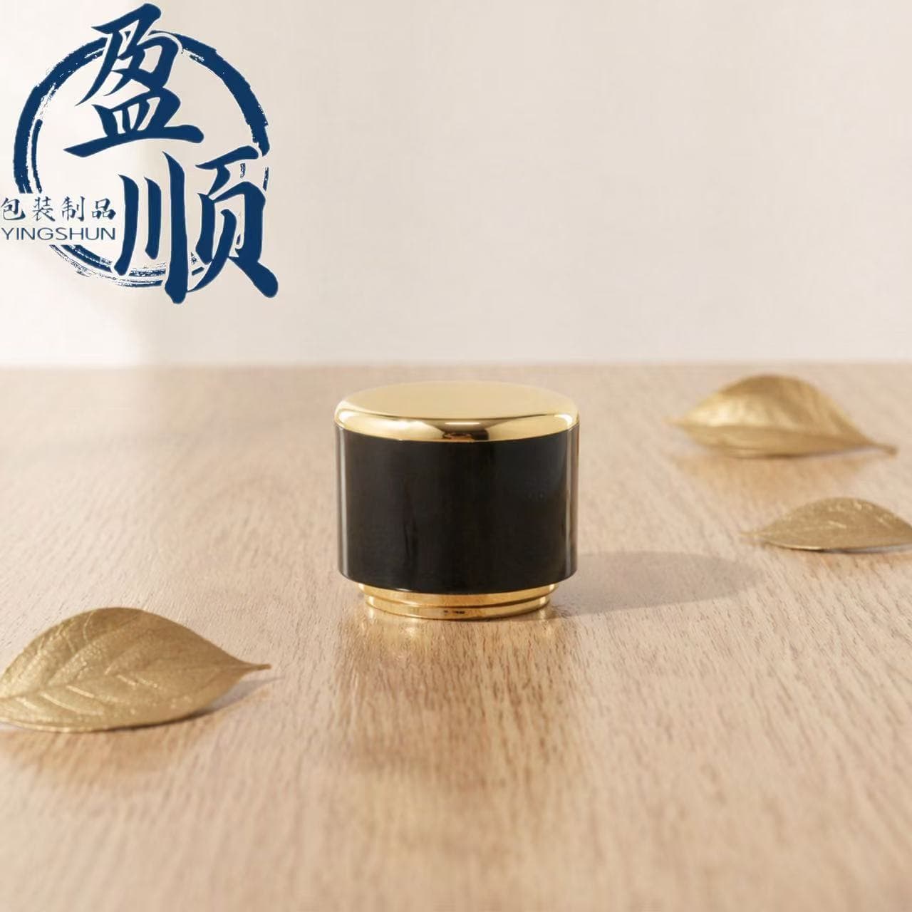 Black and gold two-color cylindrical perfume bottle cap. Perfume packaging material factory ready stock supports hot stamping and silk screen printing logo.