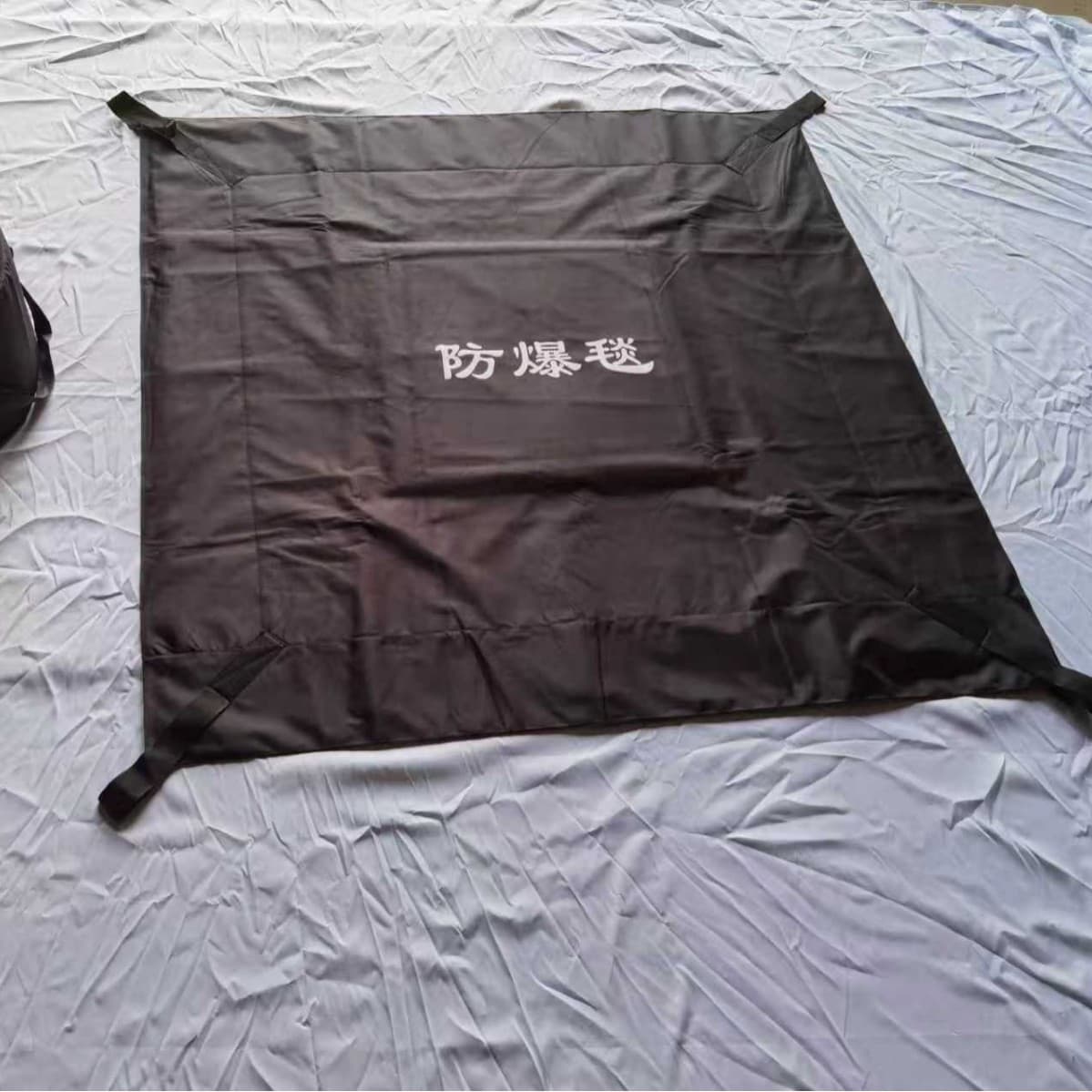 Explosion Blanket 1.6/1.2m Anti-Terror Equipment, Anti-Riot Blanket, Security Fire Safety Inspection Container Barrel, Security Safety Protection