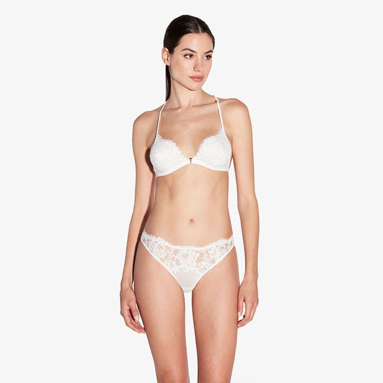 French-style lingerie, European and American style, ultra-thin lace breathable triangle bra set, makes large breasts look smaller.