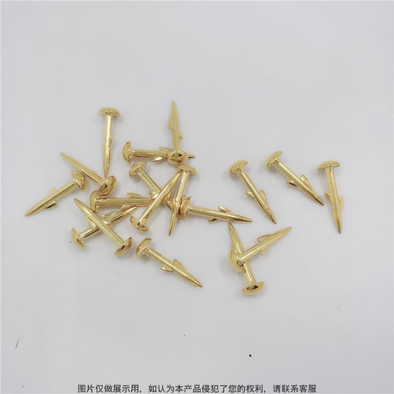 Shijiazhuang factory direct sales of alloy gold barbed shoe nails, creative decorative shoe nails, wholesale shoe materials and accessories.
