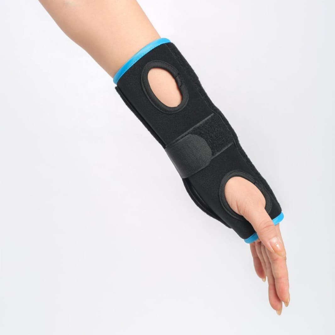 Manufacturer wholesale breathable knee braces with steel plate support, adjustable Velcro straps for knee fixation.
