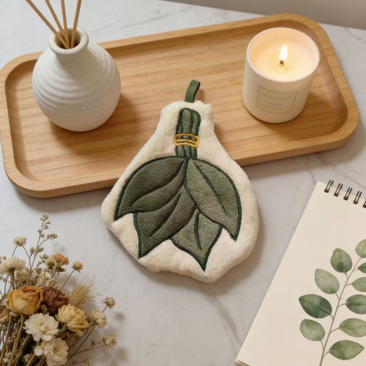 Grapefruit leaf hand towel to remove bad luck, household creative thickened bathroom kitchen cute cartoon handkerchief rag in stock
