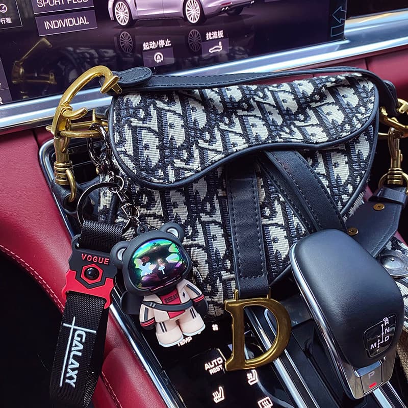 Original Trendy Cool Bear Keychain for Men and Women Fashionable Epoxy Resin Figure Car Keychain Couple Backpack Pendant