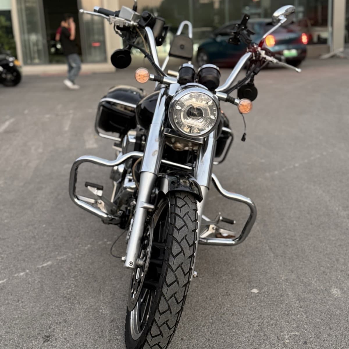 Lifan V16 American-Style Cruiser Motorcycle with a 20-Year-Old Engine, 250Cc Displacement, Fuel-Powered Retro Motorcycle