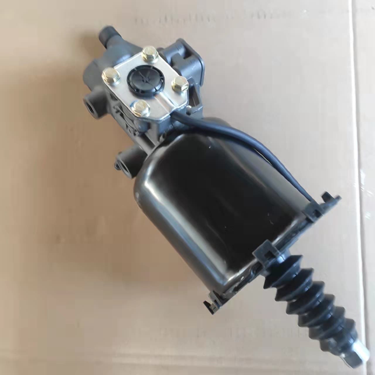 Supply Clutch Booster 9700514380 for European Heavy Trucks Chinese Heavy Trucks