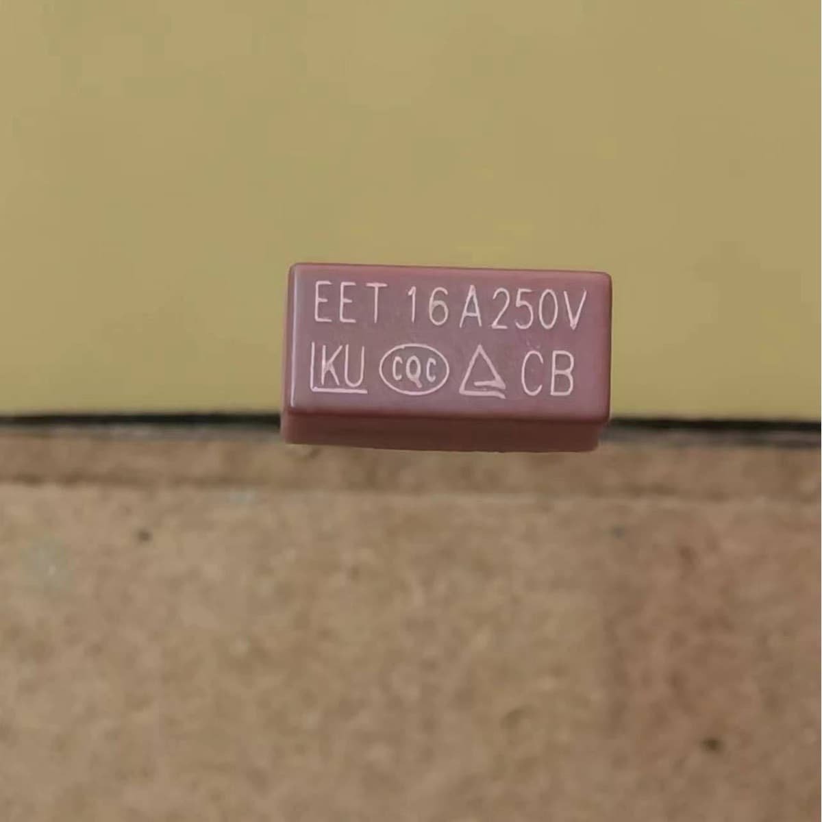 Fuse Flat Type for Small Appliances Control Board, Plastic Encapsulated EET Micro, Wholesale Slow-Blow Electronic Household Protection