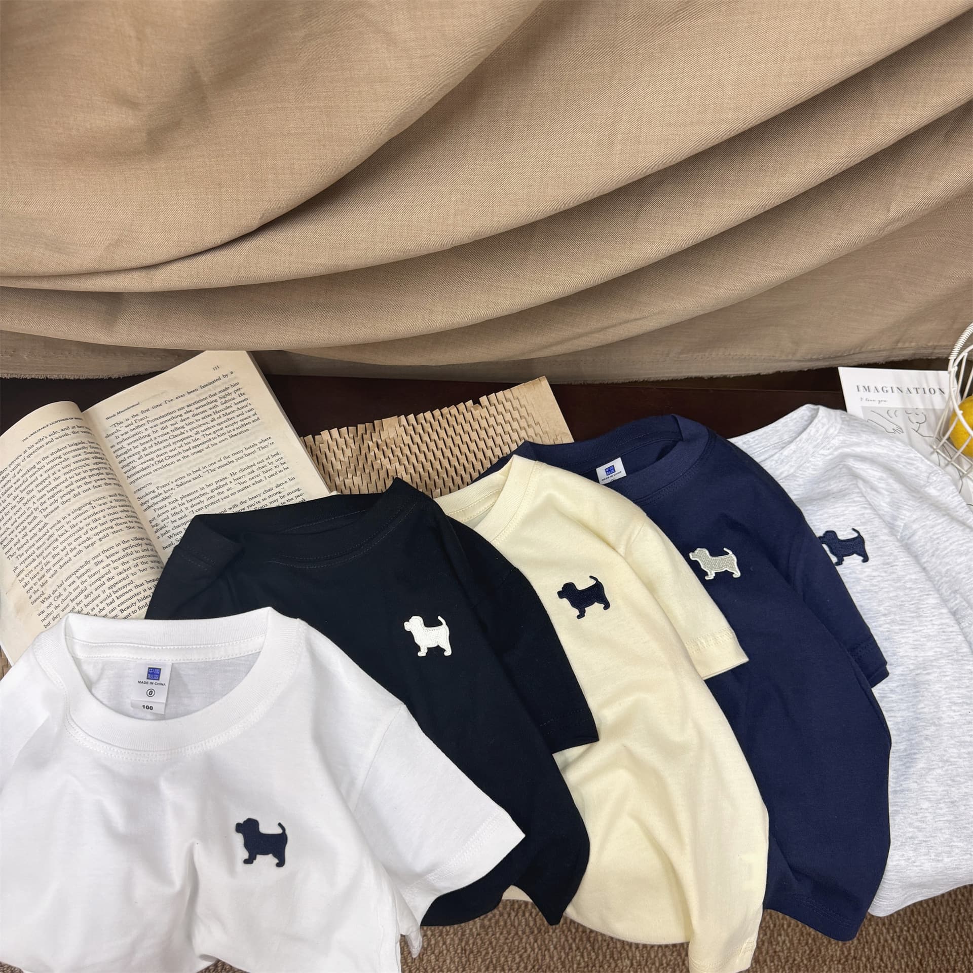 Douyin's popular short-sleeved T-shirt for boys and girls, new summer products, medium and large children, parent-child puppy embroidered half-sleeved tops in stock