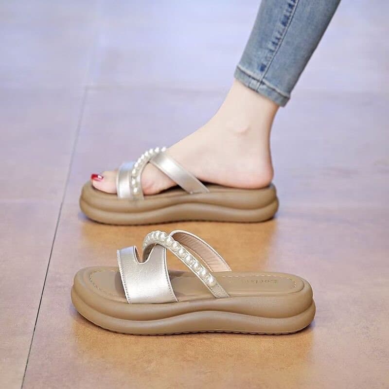 Italian Imported Women's Slippers for Outdoor Wear 2026 Summer New Thick Sole Cloud-Like Comfort French Beach Sandals to Match Dresses