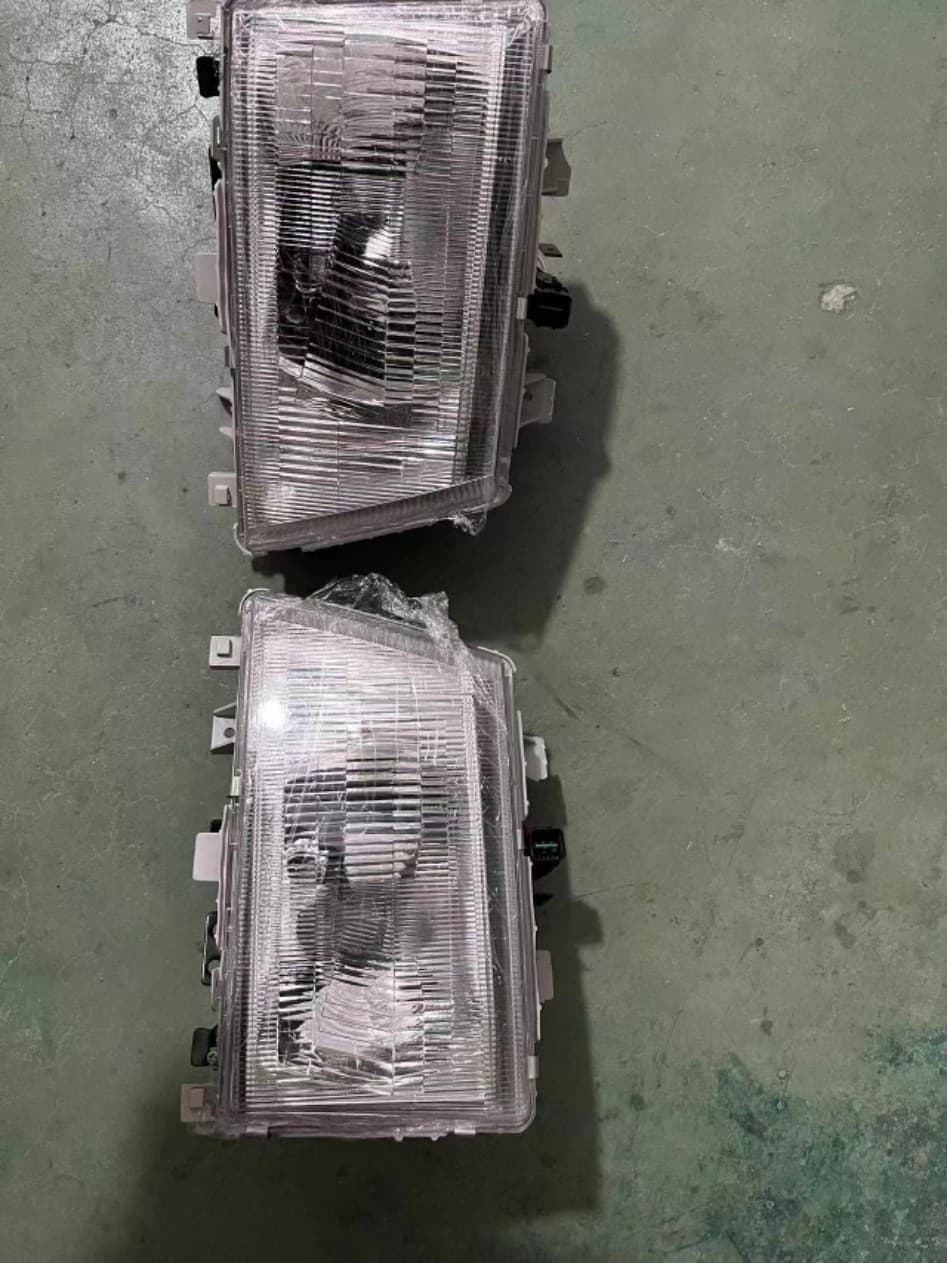 Mk353635 Is Suitable for Mitsubishi Canterfuso Canter 4D334D34 Light Truck Front Left and Right Headlight Assembly