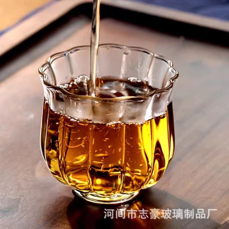 Lotus heat-resistant glass lotus petal small tea cup, tasting cup, wine cup, master single cup, high-end transparent thickened Gongfu tea set