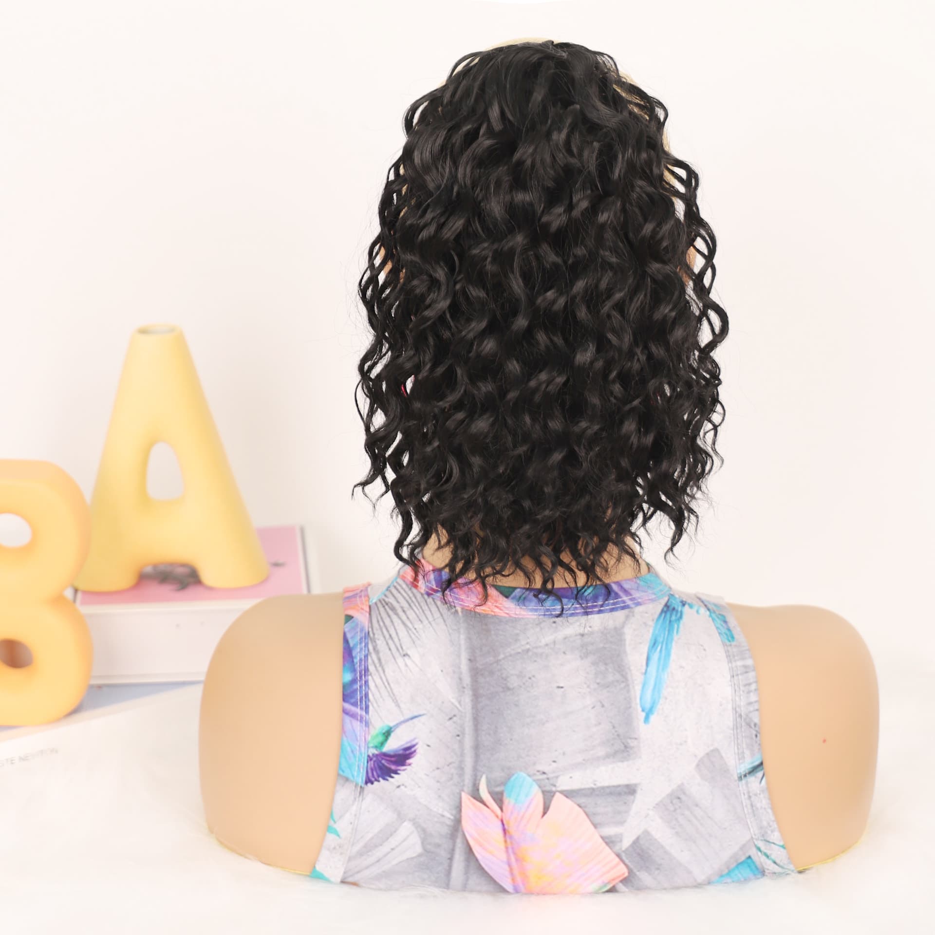 Short Women's Tail Deepened Chemical Fiber Curls Tail Natural Drawstring Wig Hair Extensions Unisex Suitable for Any Skin Color And Face Shape