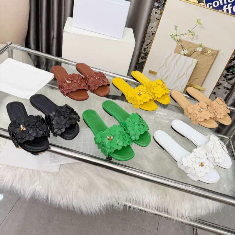 European and American Women's Celebrity Style Cross-Border UK USA Nigeria High-End Genuine Leather Flower Bee Buckle Flat Sandals Wholesale