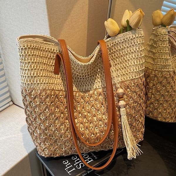 Straw Woven Bag Women Large Capacity Fringe Shoulder Tote Bag 2026 New Fashion Beach Vacation Style Woven Beach Bag