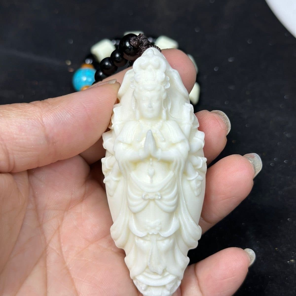 Ivory Nut Thousand-Hand Guanyin Handheld Piece, 8cm Tall, Carved from Boxwood, Guanyin Bodhisattva, Collectible Handheld Ornament