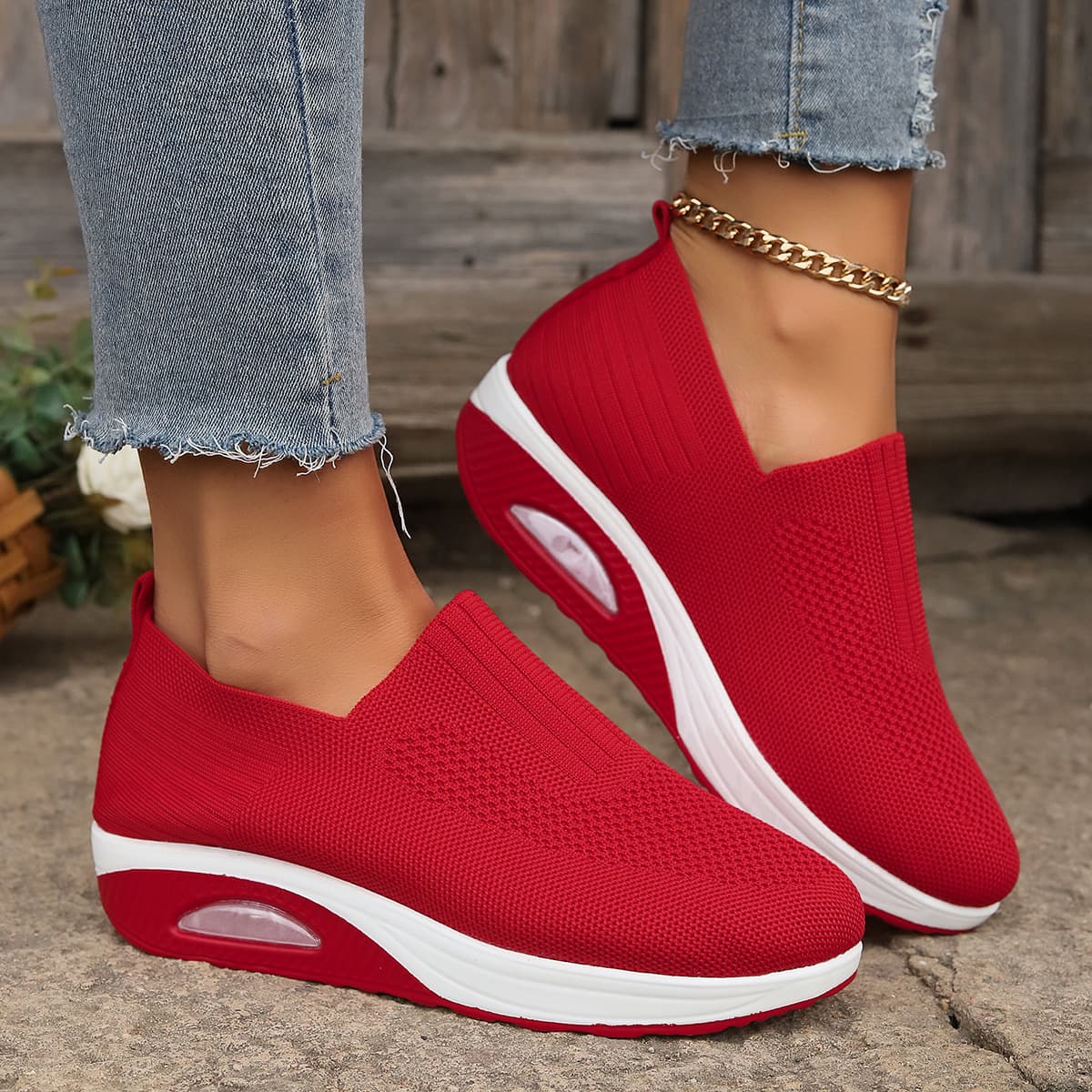 New cross-border comfortable rocking shoes fly-knit non-slip soft bottom mom shoes foreign trade mesh air-cushion sports shoes for women