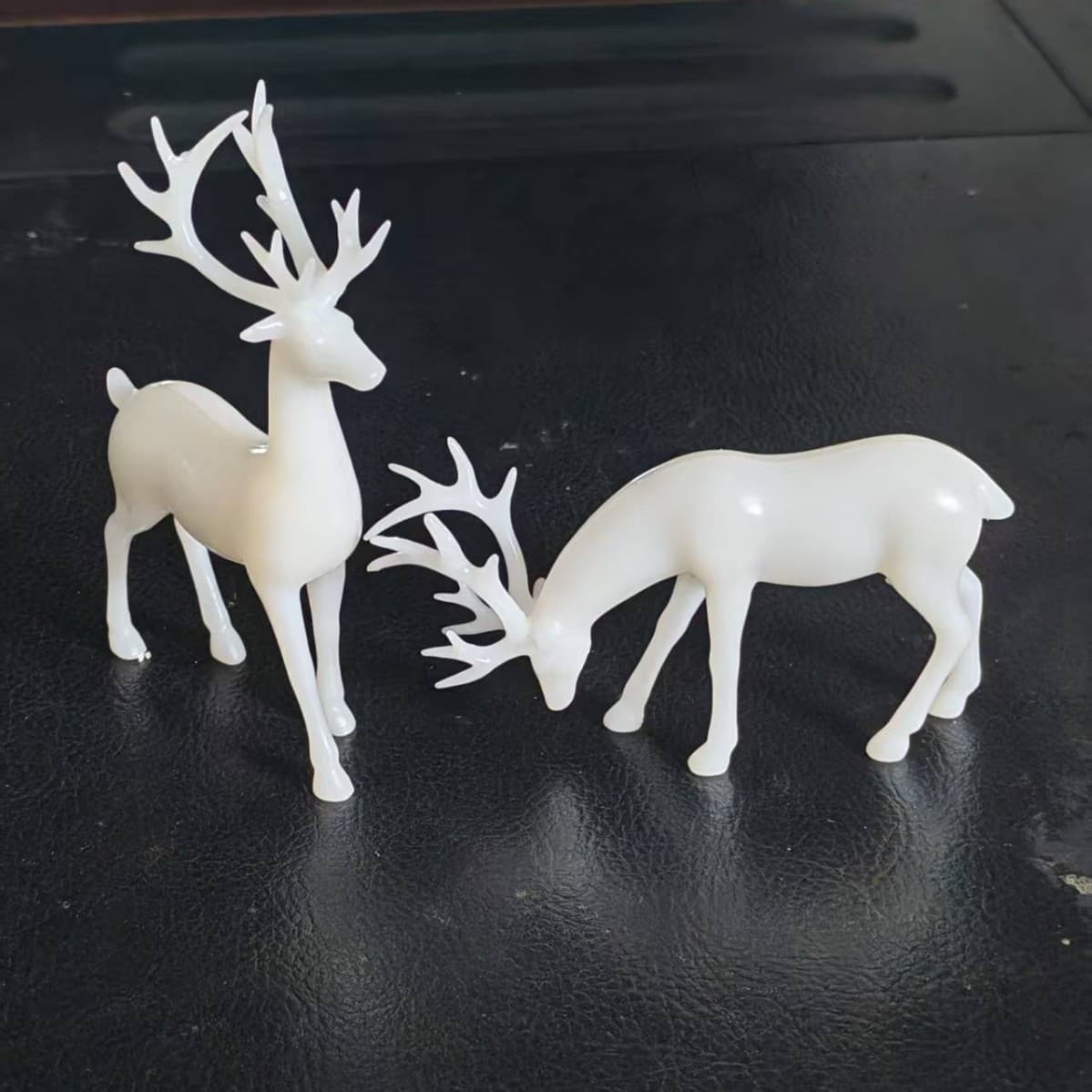 Living Room Wealth-Attracting Artificial Mountain Water Fountain with White Base Deer Creative Ornament, Bulk Orders Negotiable