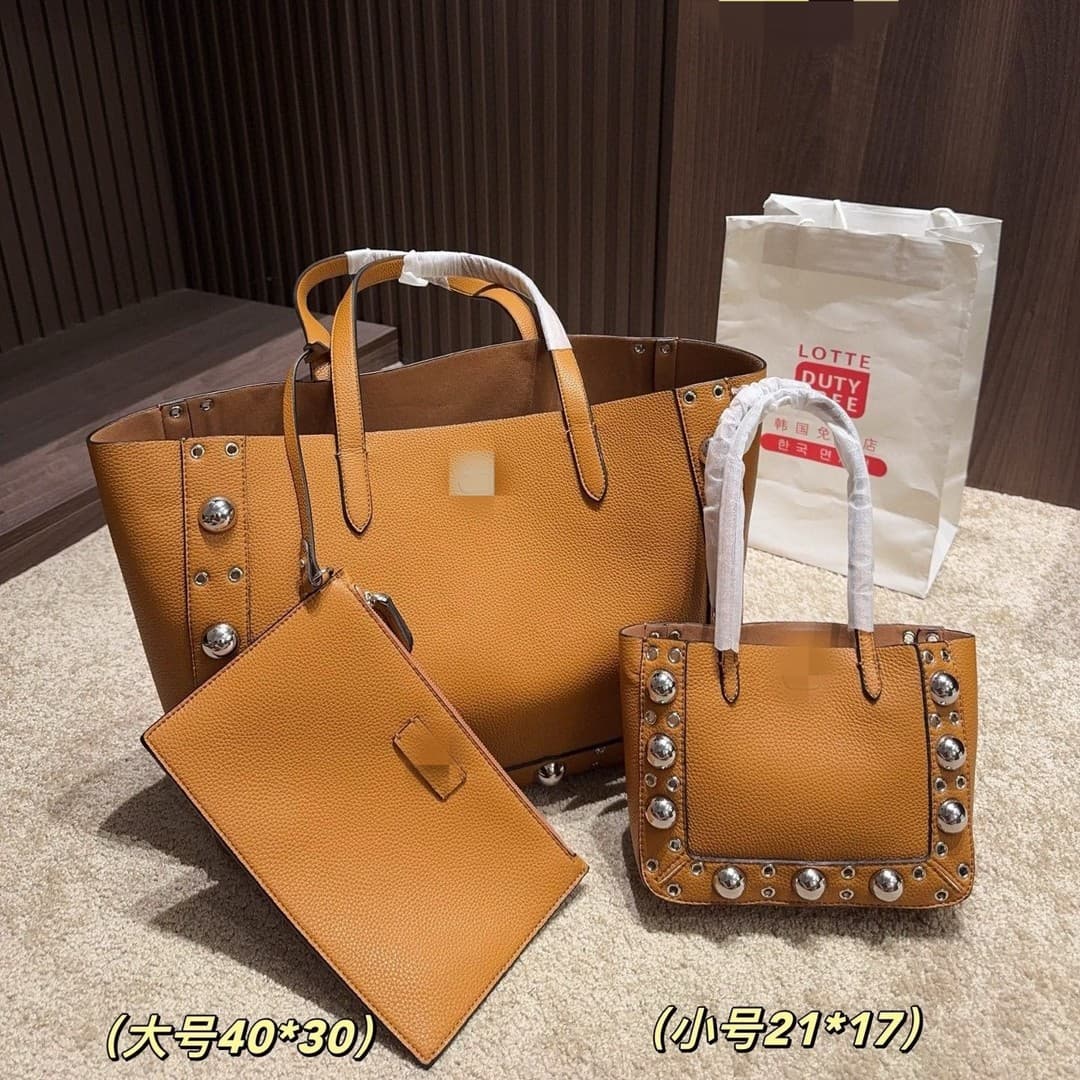 Valentinian genuine leather women's bags cross the border and come to nellcot. They are large-capacity and versatile, suitable for all occasions.