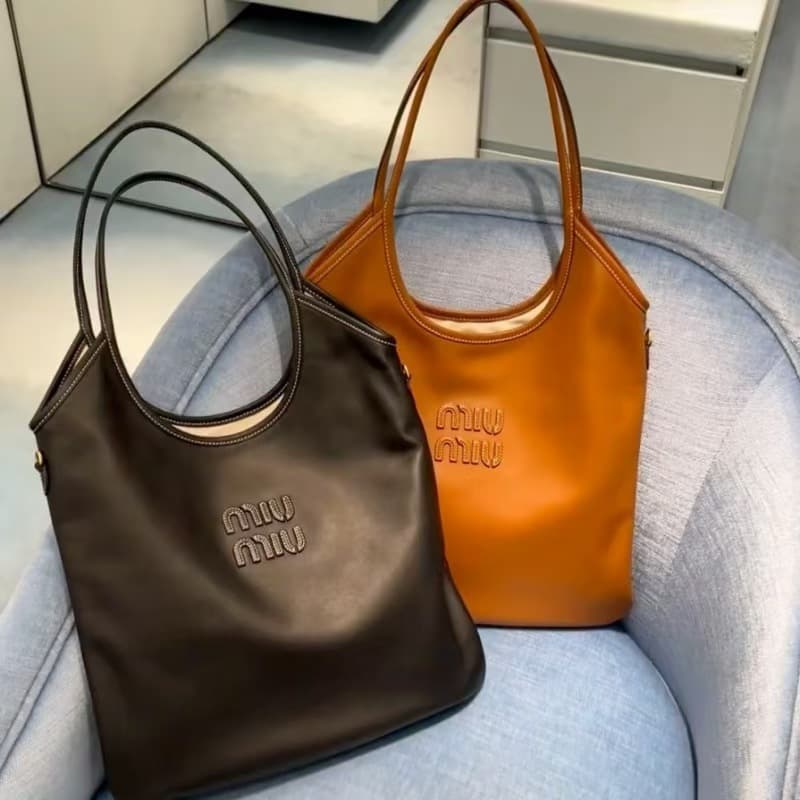 Miu Miu 2025 New Retro Casual Versatile Large Tote Bag Premium Casual Simple Handbag Crossbody Bag