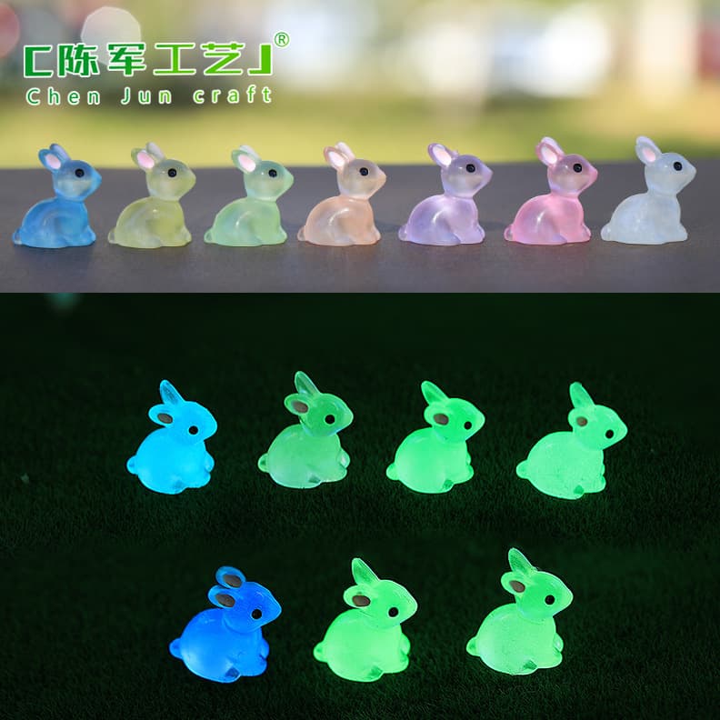Small Eared Rabbit - Glow-in-the-Dark Figurine Keychain, Moss Micro Landscape Ornament, Creative Decor Accessory, Resin Craft