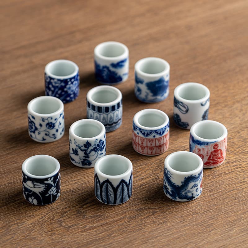 Retro blue and white underglaze painted covered bowl teacup lid holder tea ceremony accessories ceramic teapot lid tray three-piece covered bowl lid holder