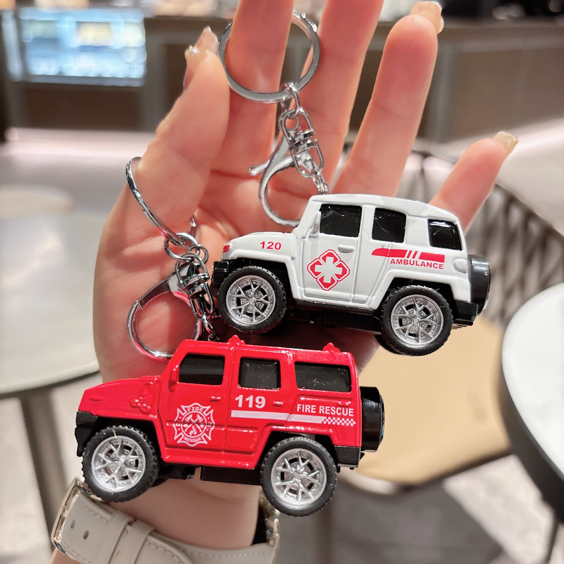 Cross-border simulation inertia pull-back off-road police car car model keychain mini car key chain bag pendant