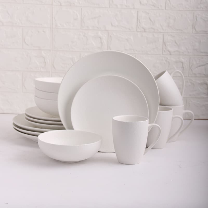 Frosted White Ceramic Tableware Set Nordic Style Dinnerware Set Simple Elegant Design White Porcelain Table Setting