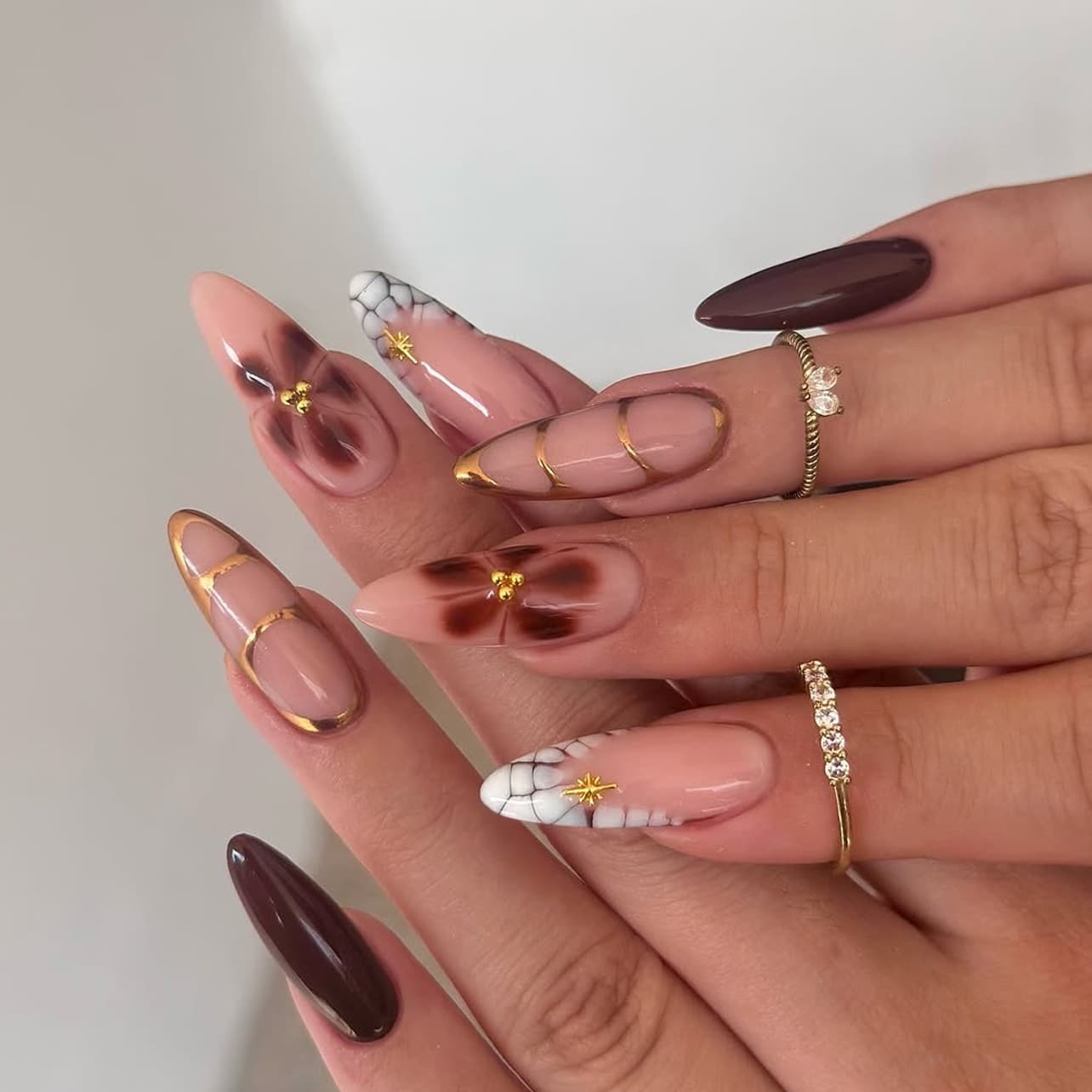 Cross-border European and American Supply Wearable Nails Medium-Short Almond Nails French Manicure Spring and Summer Flower Fake Nails Wholesale