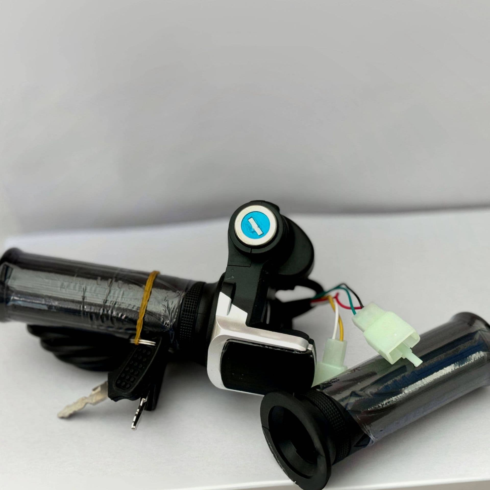 OEM Electric Vehicle Locking Throttle Lithium Battery Throttle Accelerator Speed Control Throttle with Battery Indicator