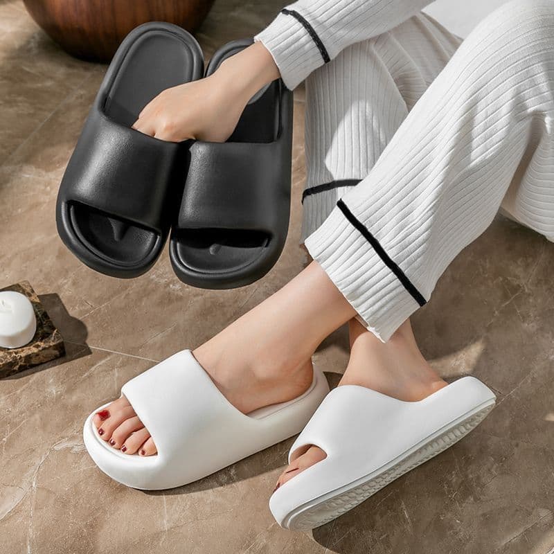 Slippers Simple Casual Breathable Home Anti-Slip Bathroom Thick Sole Unisex Couple Summer Men Women Indoor Bathroom Slippers