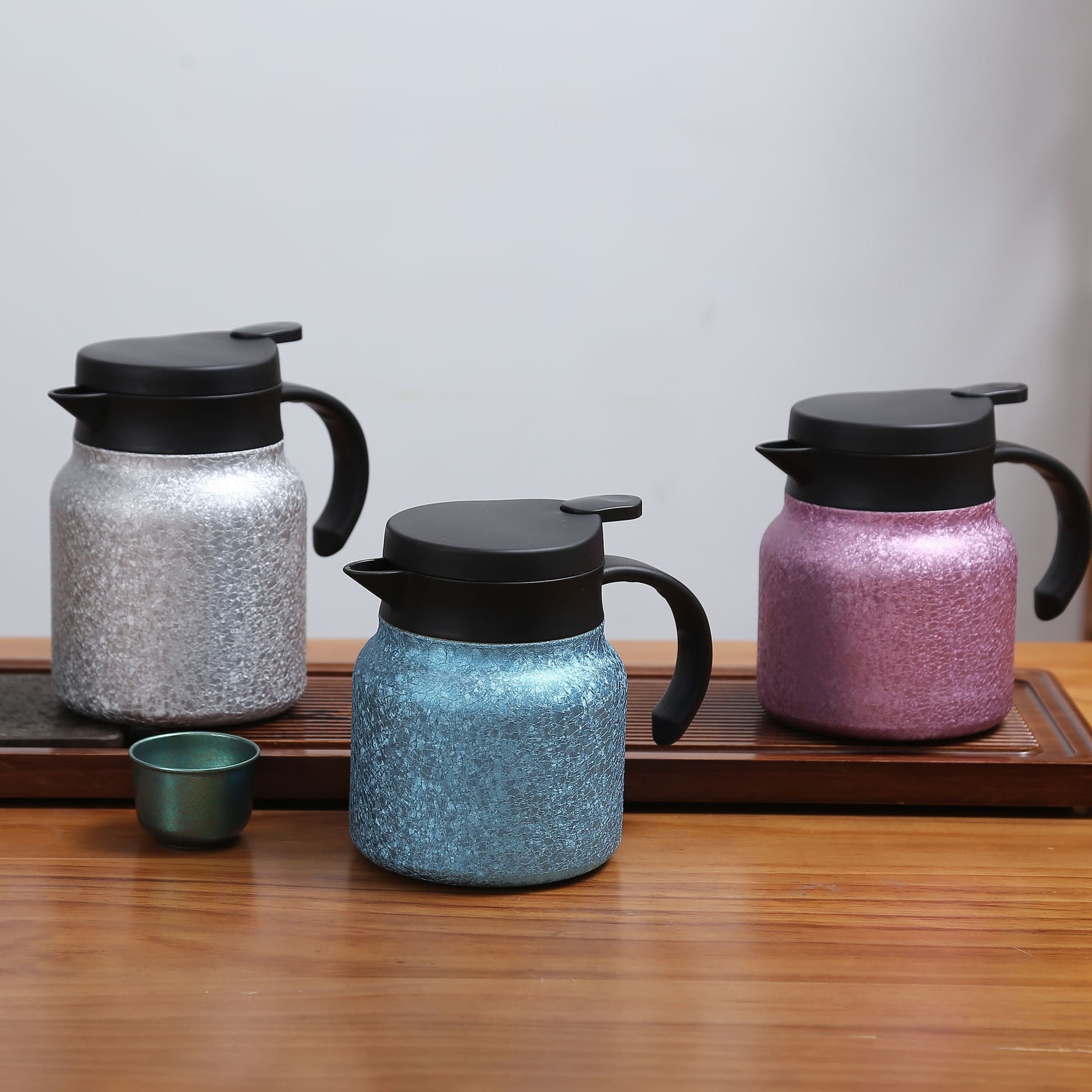 One-liter New Stylish Titanium-Coated Inner Liner Tea Infuser and Thermos with Tea-Water Separation, Large Capacity, Home Gift