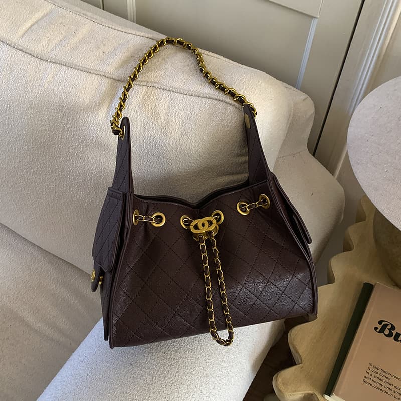 Trendy Large-Capacity Diamond-Stitched Bag for Women, Luxury Chanel-Style Shoulder, Armpit, Bucket, and Handbag for Commuting