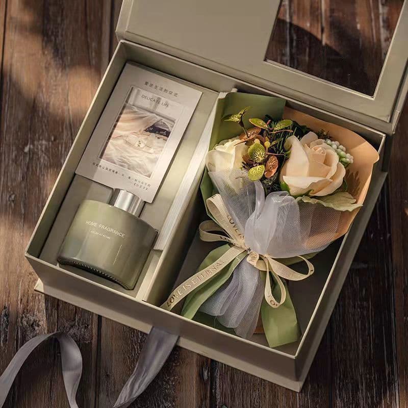The company's opening event gives employees souvenirs, practical small gifts, light luxury aromatherapy gift boxes, Mother's Day gifts for moms