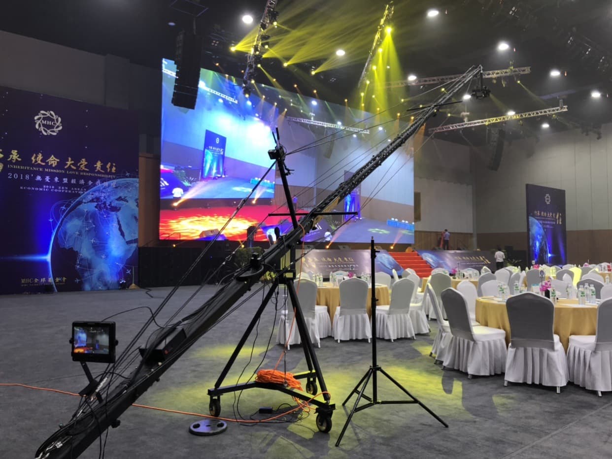 Electronically controlled camera jib arms, 10m, 6m, 8m, 12m, professional wedding and radio photography jib arms.