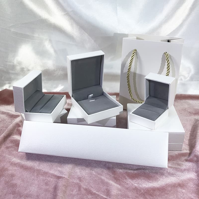 In Stock White Right-Angle Jewelry Box Leatherette Flip-Top Accessory Packaging Box Ring Box Necklace Box Factory Wholesale