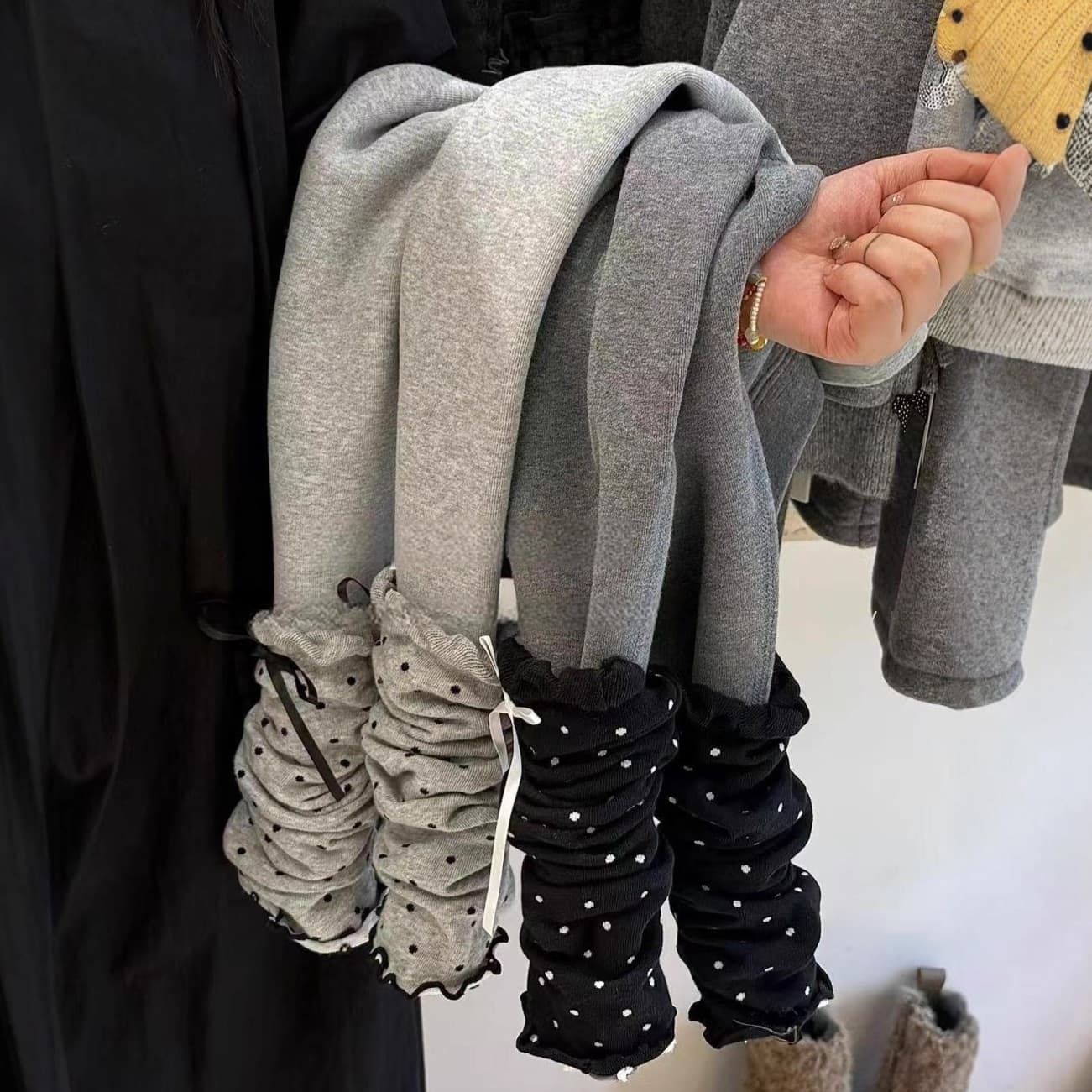 Korean Children's Wear Girls' Fleece-Lined Leggings 25 Winter New Versatile Small-Medium Kids Fashionable Polka Dot Sock-Cuff Thickened Pants
