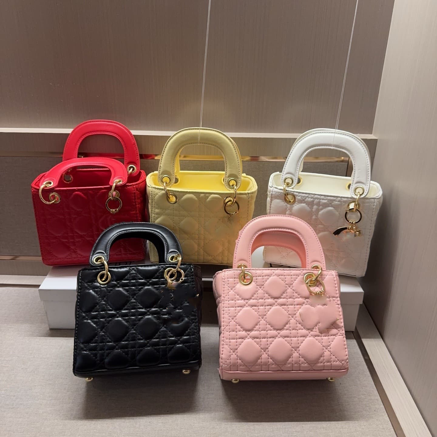 Cross-border Versatile 2026 New Diamond Quilted Fashion Women's Shoulder Bag Crossbody Bag Casual Style Embroidered Lady Dior Bag