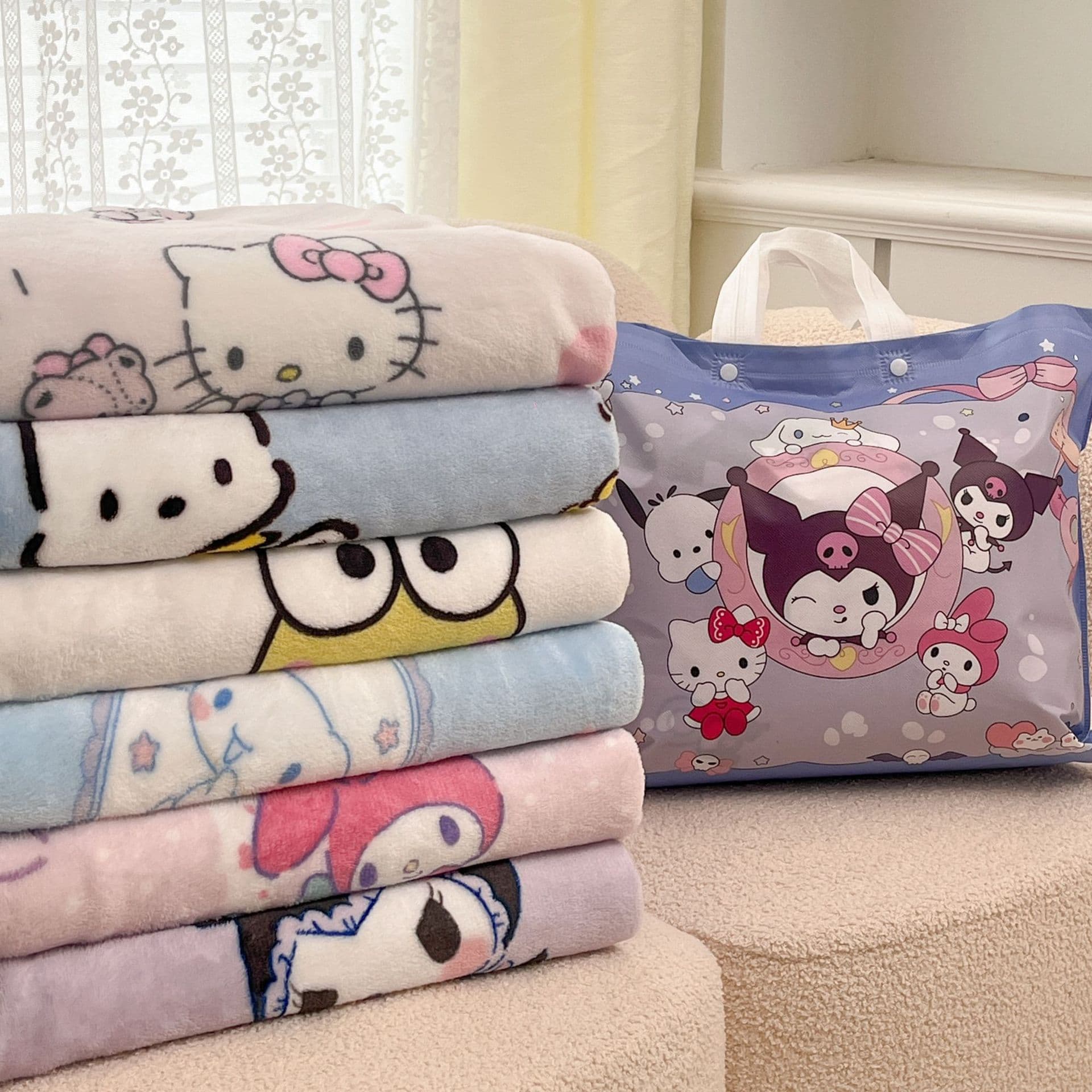 Foreign trade cartoon Sanrio double-sided milk fleece sofa/travel car air-conditioning blanket, office break cover