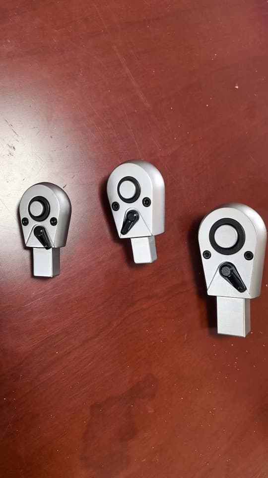 Torque wrench with interchangeable ratchet head insert