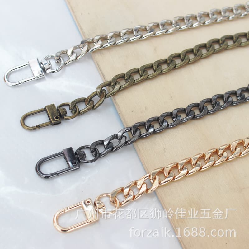 9mm wide women's bag with hardware, handbag chain, cross-border hot-selling accessories, 2.4mm iron flat chain with door buckle manufacturer.
