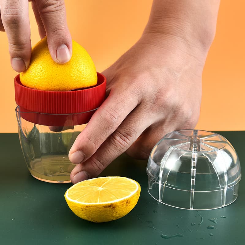 Mini Multi-purpose Convenient Juicer Creative Kitchen Tool Portable Plastic Juice Cup Manual Lemon Orange Squeezer