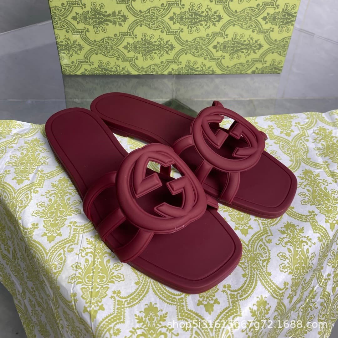 G Family Flat Slippers Women 2026 Summer New Candy Color Vacation Beach Hollow Out Cross-border Plus Size One-strap Sandals