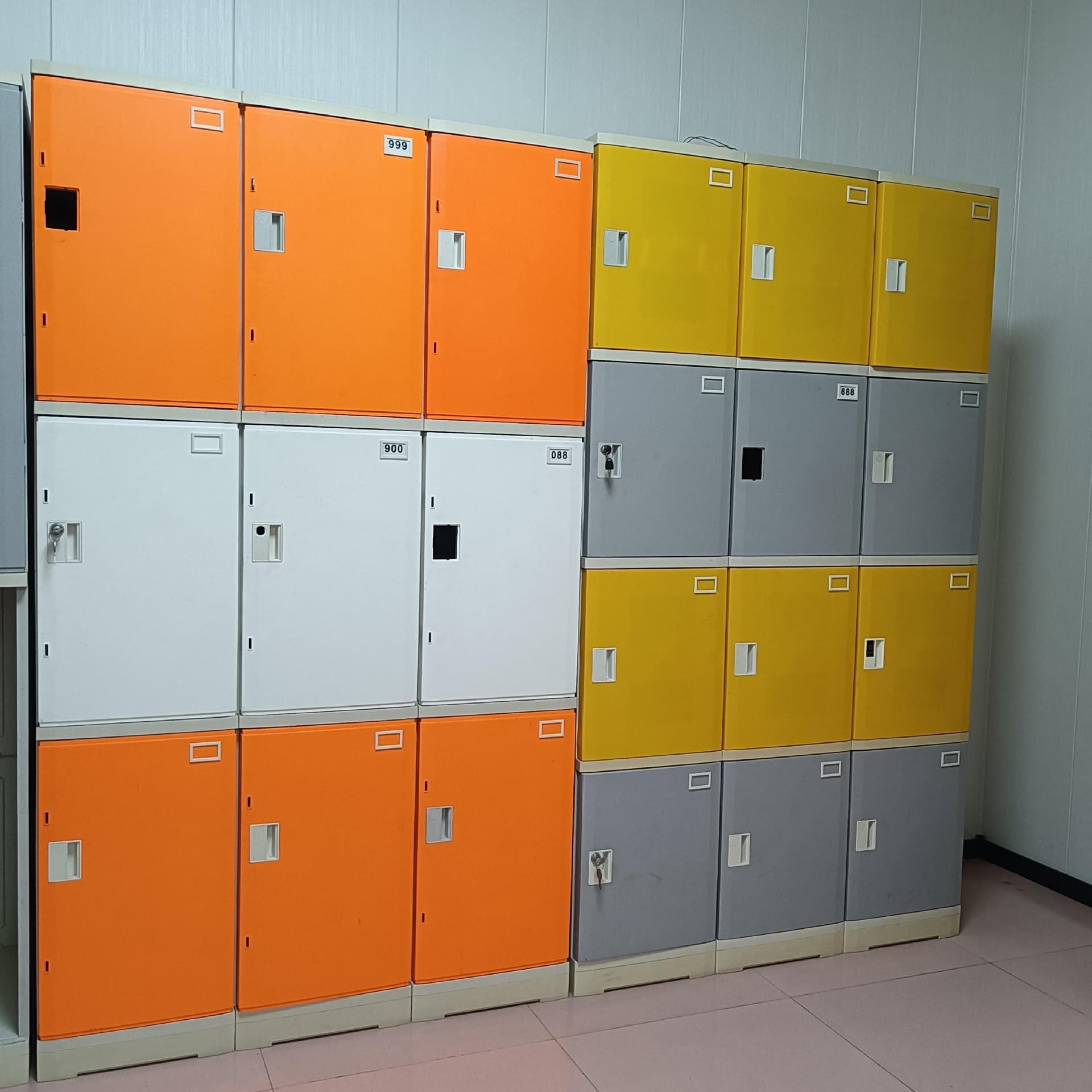 Processing, manufacturing, and wholesale of all-plastic ABS lockers, storage cabinets, lockers for swimming pools, gym cabinets, and bathroom cabinets.